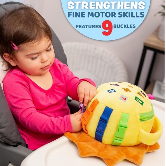 Benny Lion Plush Buckle Toy - Picture 2 of 6